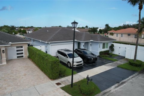 Villa ou maison à vendre à Miami Lakes, Floride: 3 chambres, 176.05 m2 № 1939259 - photo 4