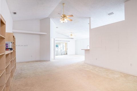 Casa en venta en Lake Wales, Florida, 3 dormitorios, 171.96 m2 № 1941725 - foto 15