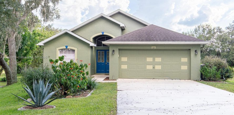 Casa en Lake Wales, Florida 3 dormitorios, 171.96 m2 № 1941725