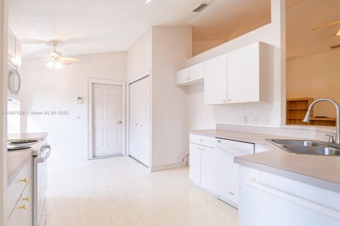 Casa en venta en Lake Wales, Florida, 3 dormitorios, 171.96 m2 № 1941725 - foto 9