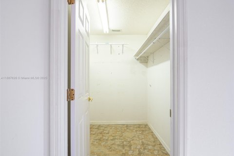 Casa en venta en Lake Wales, Florida, 3 dormitorios, 171.96 m2 № 1941725 - foto 5