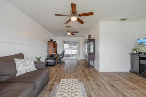 House in Port Charlotte, Florida 3 bedrooms, 150.04 sq.m. № 1717681 - photo 4
