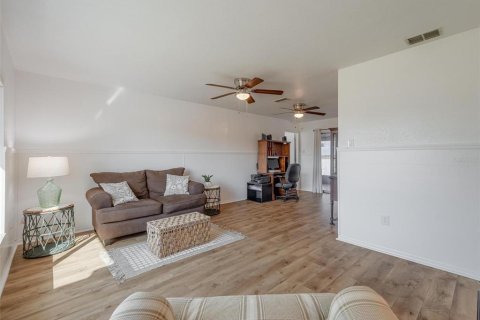 House in Port Charlotte, Florida 3 bedrooms, 150.04 sq.m. № 1717681 - photo 3