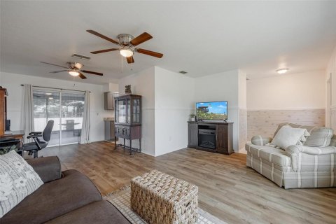 House in Port Charlotte, Florida 3 bedrooms, 150.04 sq.m. № 1717681 - photo 5