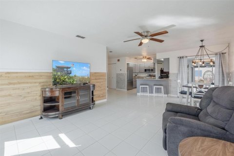 House in Port Charlotte, Florida 3 bedrooms, 150.04 sq.m. № 1717681 - photo 21