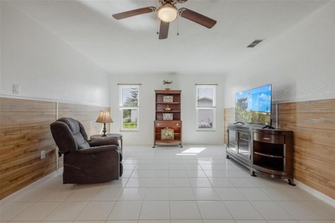 House in Port Charlotte, Florida 3 bedrooms, 150.04 sq.m. № 1717681 - photo 19