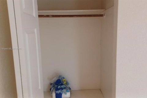 Commercial property in Miami, Florida 27.87 sq.m. № 1931760 - photo 4