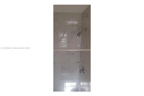 Commercial property in Miami, Florida 27.87 sq.m. № 1931760 - photo 5