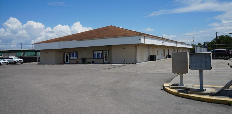 Propiedad comercial en Port Charlotte, Florida 1312.34 m2 № 1757242