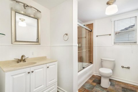 House in West Palm Beach, Florida 5 bedrooms, 226.31 sq.m. № 2366165 - photo 16