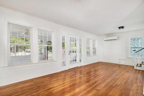 House in West Palm Beach, Florida 5 bedrooms, 226.31 sq.m. № 2366165 - photo 3