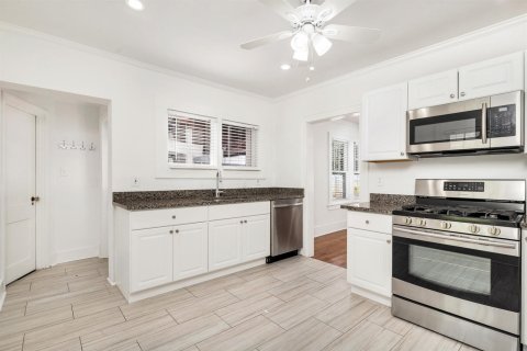 House in West Palm Beach, Florida 5 bedrooms, 226.31 sq.m. № 2366165 - photo 8