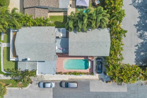 House in West Palm Beach, Florida 5 bedrooms, 226.31 sq.m. № 2366165 - photo 18