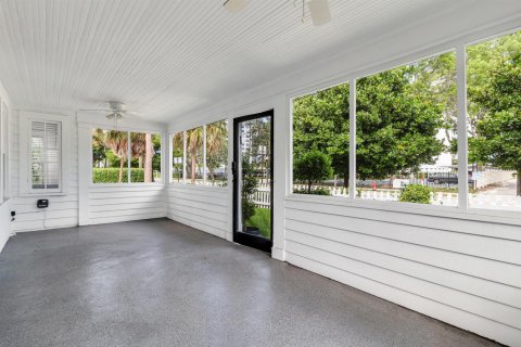 House in West Palm Beach, Florida 5 bedrooms, 226.31 sq.m. № 2366165 - photo 2