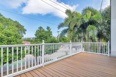 House in West Palm Beach, Florida 5 bedrooms, 226.31 sq.m. № 2366165 - photo 17