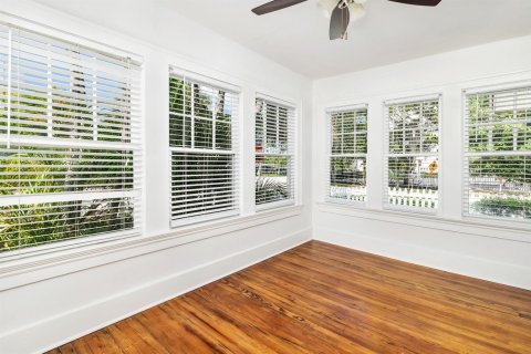 House in West Palm Beach, Florida 5 bedrooms, 226.31 sq.m. № 2366165 - photo 7