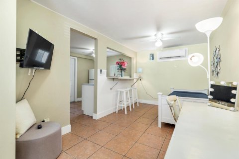 House in West Palm Beach, Florida 5 bedrooms, 226.31 sq.m. № 2366165 - photo 29