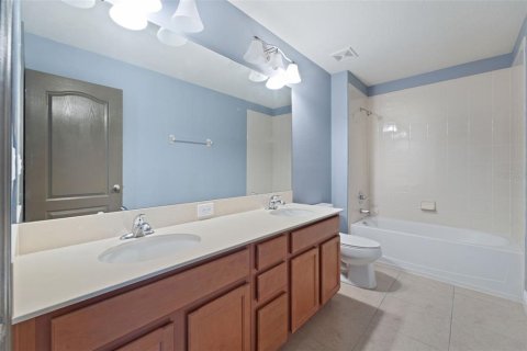 House in Tampa, Florida 5 bedrooms, 328.6 sq.m. № 1877017 - photo 30