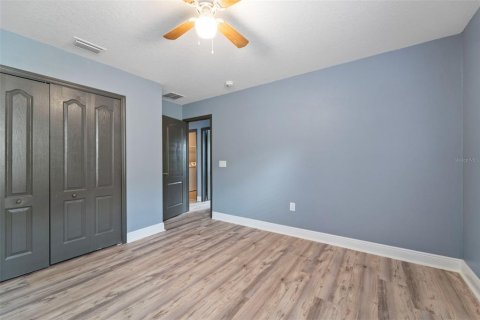 House in Tampa, Florida 5 bedrooms, 328.6 sq.m. № 1877017 - photo 29