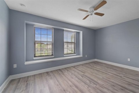 House in Tampa, Florida 5 bedrooms, 328.6 sq.m. № 1877017 - photo 26