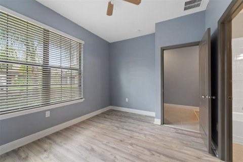 House in Tampa, Florida 5 bedrooms, 328.6 sq.m. № 1877017 - photo 7