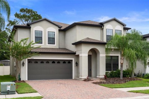 House in Tampa, Florida 5 bedrooms, 328.6 sq.m. № 1877017 - photo 1