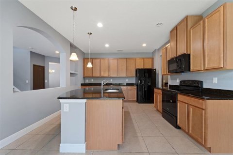 House in Tampa, Florida 5 bedrooms, 328.6 sq.m. № 1877017 - photo 10