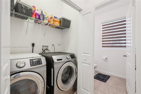 Townhouse in Homestead, Florida 4 bedrooms, 160.54 sq.m. № 1821720 - photo 14
