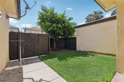 Townhouse in Homestead, Florida 4 bedrooms, 160.54 sq.m. № 1821720 - photo 26