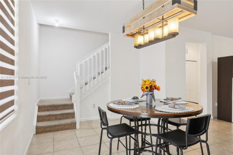 Townhouse in Homestead, Florida 4 bedrooms, 160.54 sq.m. № 1821720 - photo 5