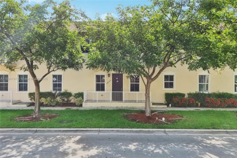 Townhouse in Homestead, Florida 4 bedrooms, 160.54 sq.m. № 1821720 - photo 2