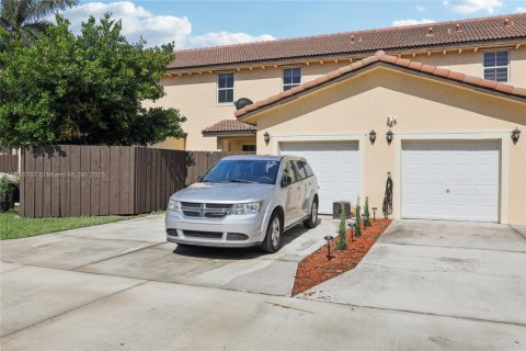 Townhouse in Homestead, Florida 4 bedrooms, 160.54 sq.m. № 1821720 - photo 28