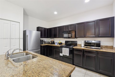Townhouse in Homestead, Florida 4 bedrooms, 160.54 sq.m. № 1821720 - photo 8