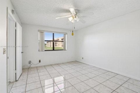 Condo in Sunrise, Florida, 2 bedrooms  № 1948617 - photo 30