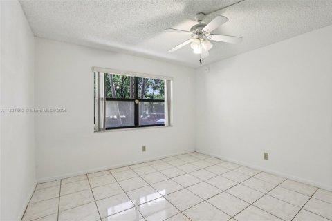 Condo in Sunrise, Florida, 2 bedrooms  № 1948617 - photo 26