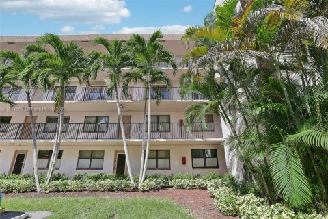 Condo in Sunrise, Florida, 2 bedrooms  № 1948617 - photo 2