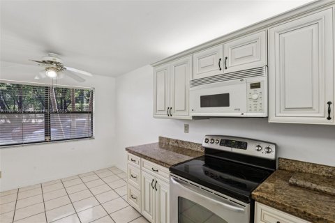 Condo in Sunrise, Florida, 2 bedrooms  № 1948617 - photo 20