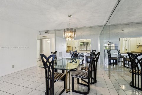 Condo in Sunrise, Florida, 2 bedrooms  № 1948617 - photo 14
