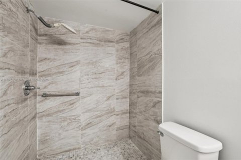 Condo in Sunrise, Florida, 2 bedrooms  № 1948617 - photo 29