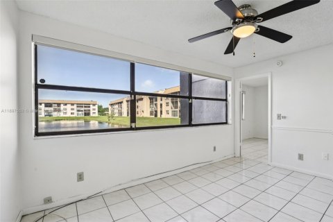 Condo in Sunrise, Florida, 2 bedrooms  № 1948617 - photo 4
