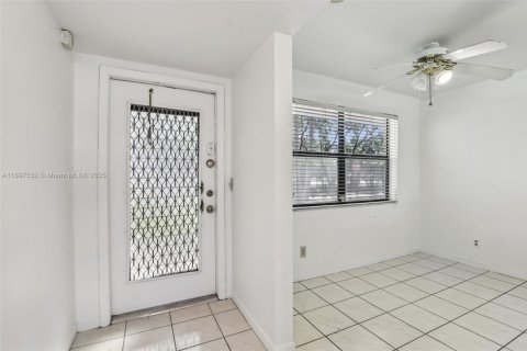 Condo in Sunrise, Florida, 2 bedrooms  № 1948617 - photo 6