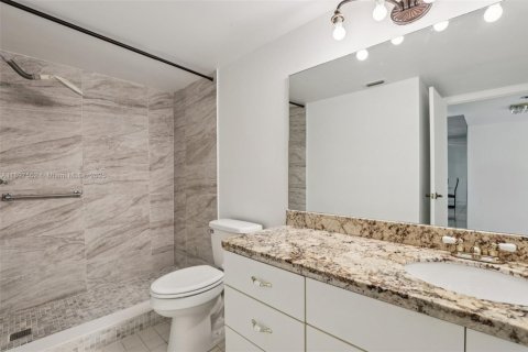 Condo in Sunrise, Florida, 2 bedrooms  № 1948617 - photo 27