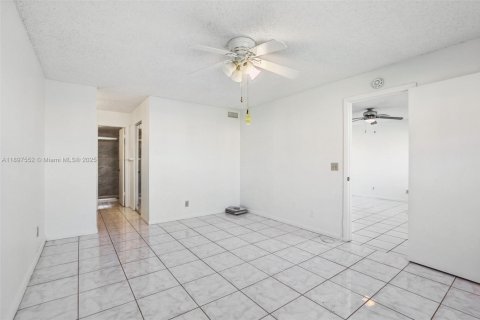 Condo in Sunrise, Florida, 2 bedrooms  № 1948617 - photo 24