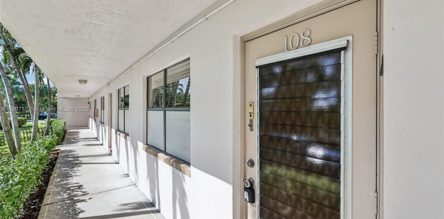 Condo in Sunrise, Florida, 2 bedrooms № 1948617