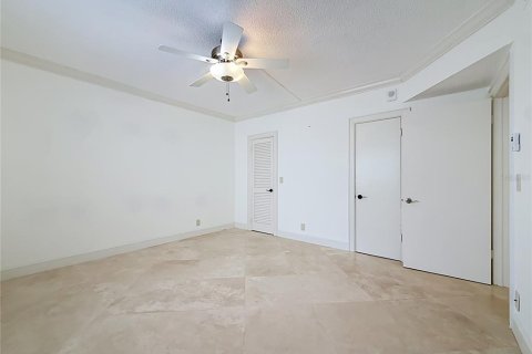 Condo in Saint Pete Beach, Florida, 2 bedrooms  № 2317494 - photo 27