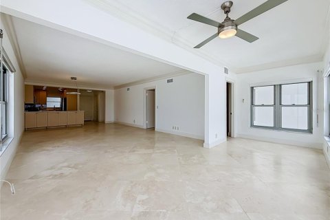 Condo in Saint Pete Beach, Florida, 2 bedrooms  № 2317494 - photo 18