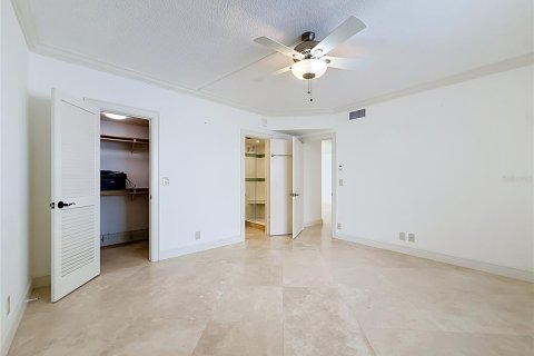 Condo in Saint Pete Beach, Florida, 2 bedrooms  № 2317494 - photo 30