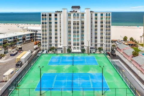 Condo in Saint Pete Beach, Florida, 2 bedrooms  № 2317494 - photo 2