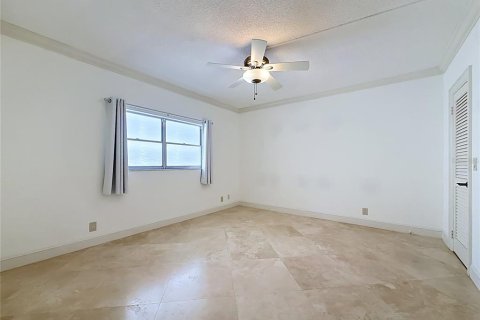 Condo in Saint Pete Beach, Florida, 2 bedrooms  № 2317494 - photo 25