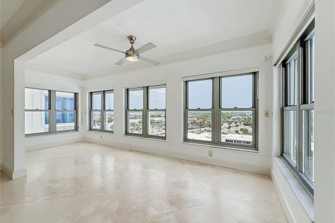 Condo in Saint Pete Beach, Florida, 2 bedrooms  № 2317494 - photo 23